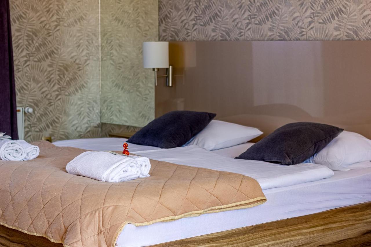 Plaza La - Night And Spa Σρέμσκα Μιτρόβιτσα Εξωτερικό φωτογραφία
