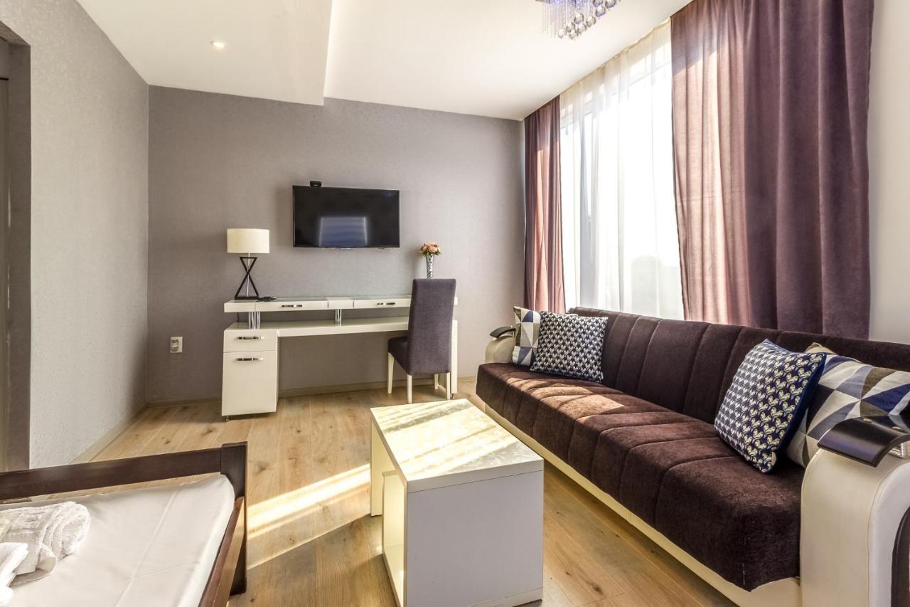 Plaza La - Night And Spa Σρέμσκα Μιτρόβιτσα Εξωτερικό φωτογραφία