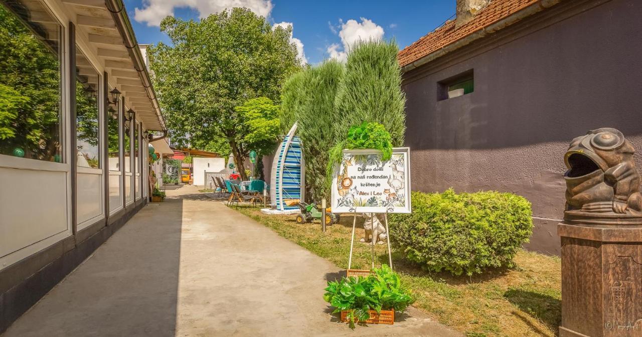 Plaza La - Night And Spa Σρέμσκα Μιτρόβιτσα Εξωτερικό φωτογραφία