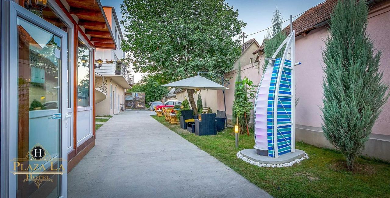 Plaza La - Night And Spa Σρέμσκα Μιτρόβιτσα Εξωτερικό φωτογραφία